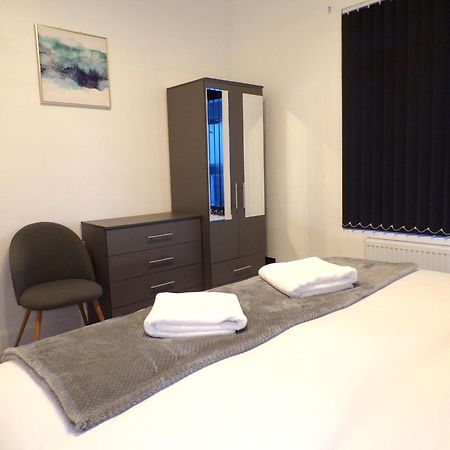 Hazelhurst House - 4 Bedrooms 2 Bathrooms Stoke-on-Trent Экстерьер фото