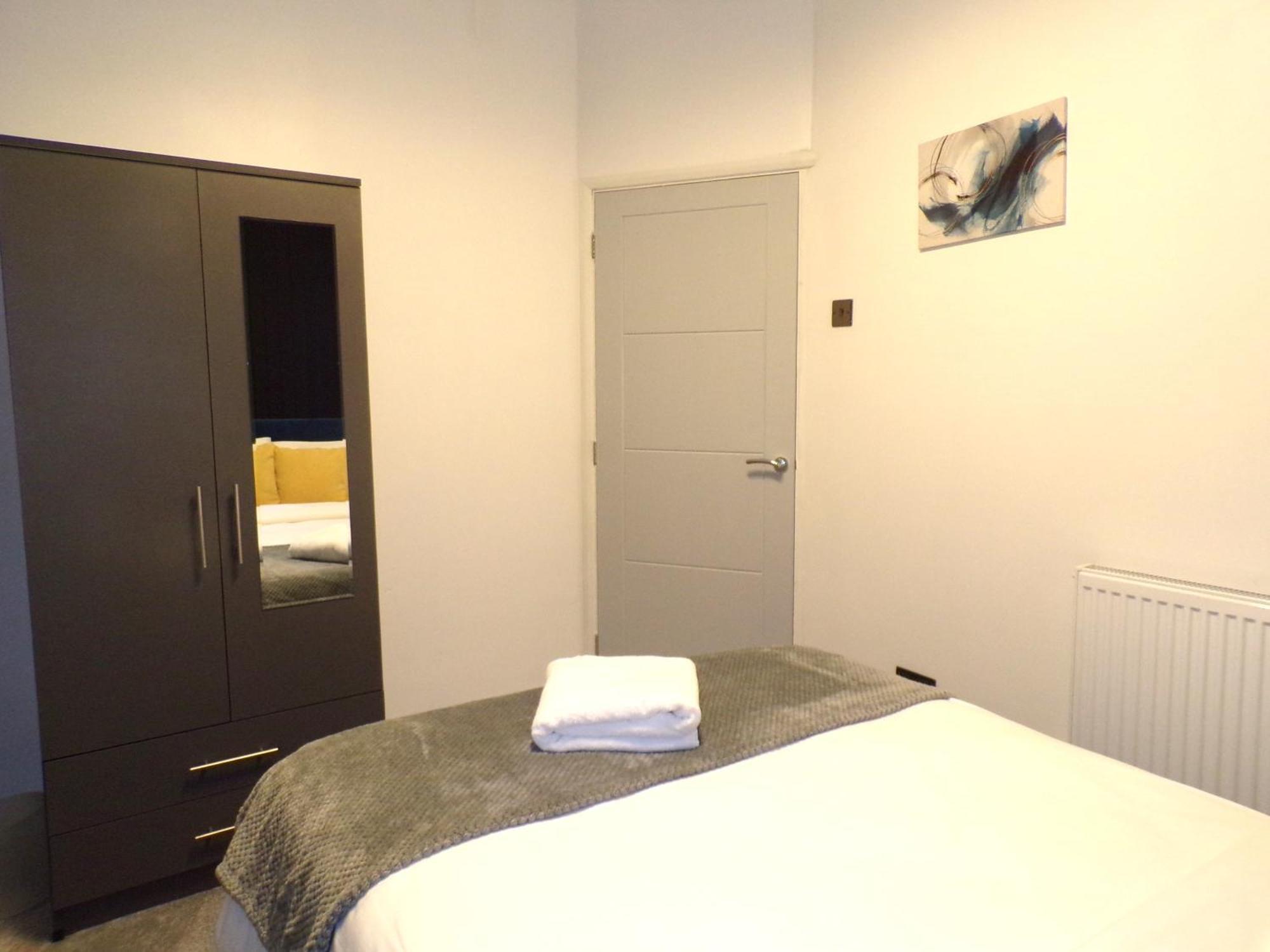 Hazelhurst House - 4 Bedrooms 2 Bathrooms Stoke-on-Trent Экстерьер фото