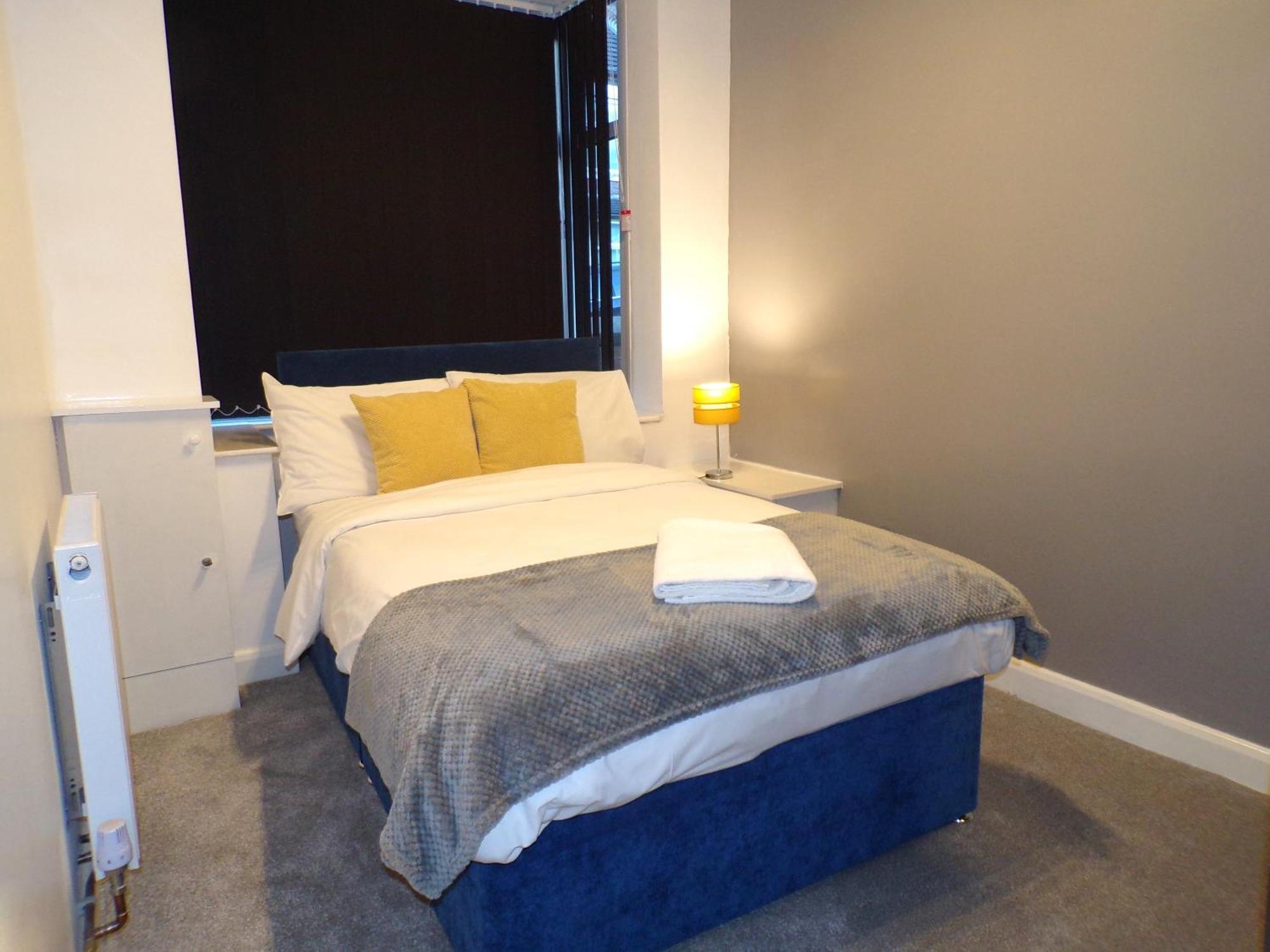 Hazelhurst House - 4 Bedrooms 2 Bathrooms Stoke-on-Trent Экстерьер фото