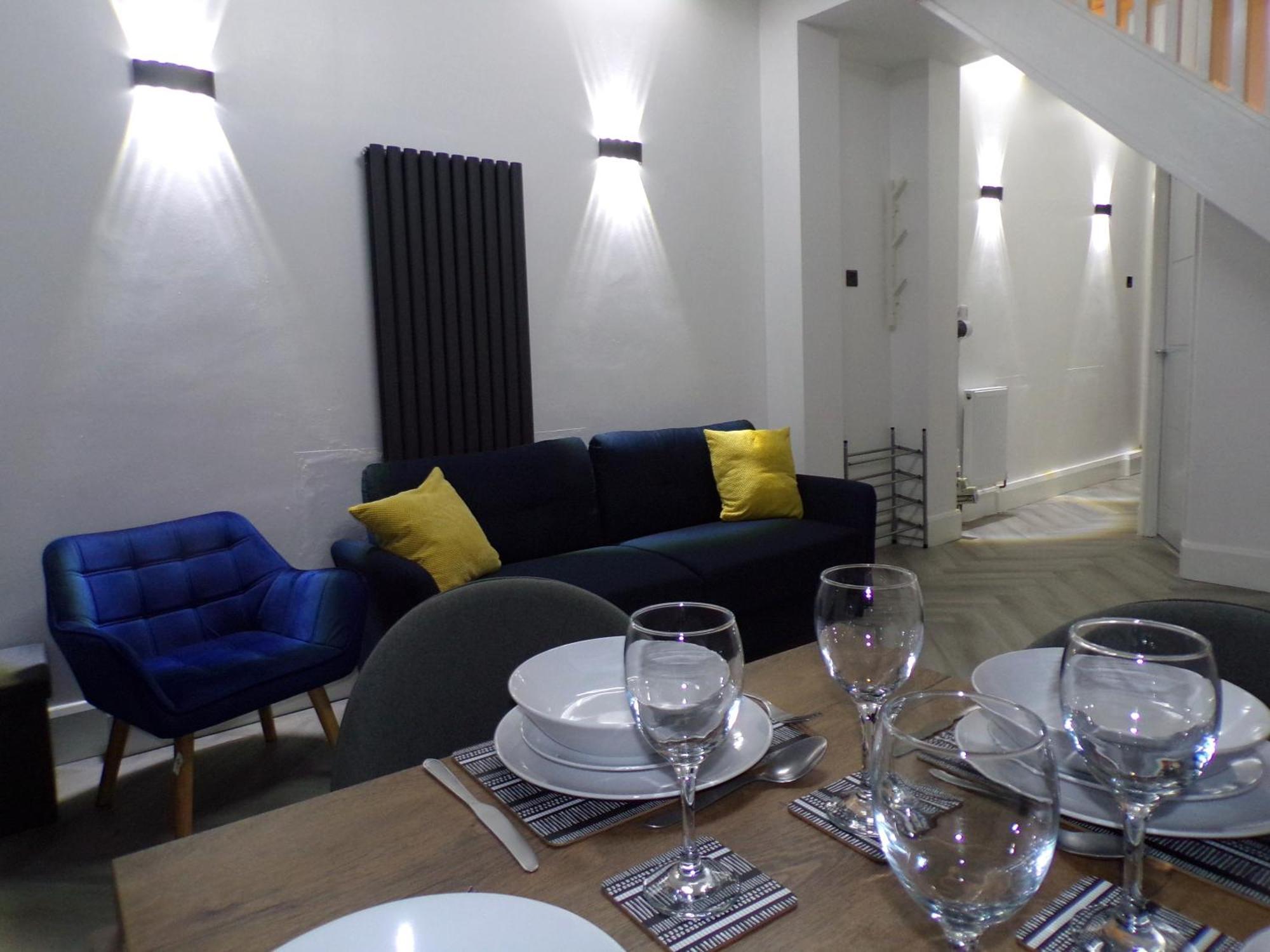 Hazelhurst House - 4 Bedrooms 2 Bathrooms Stoke-on-Trent Экстерьер фото